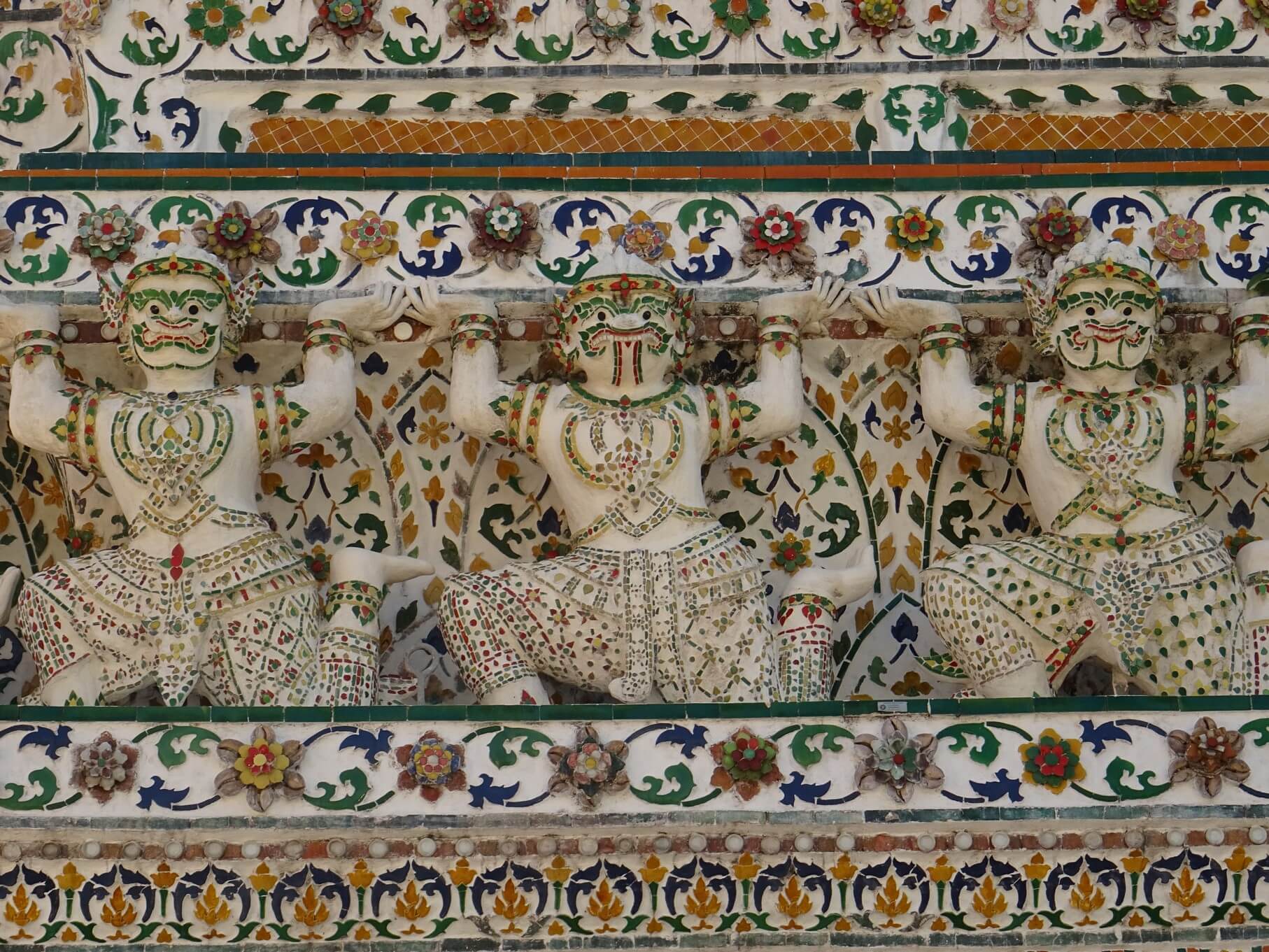 Wat Arun details